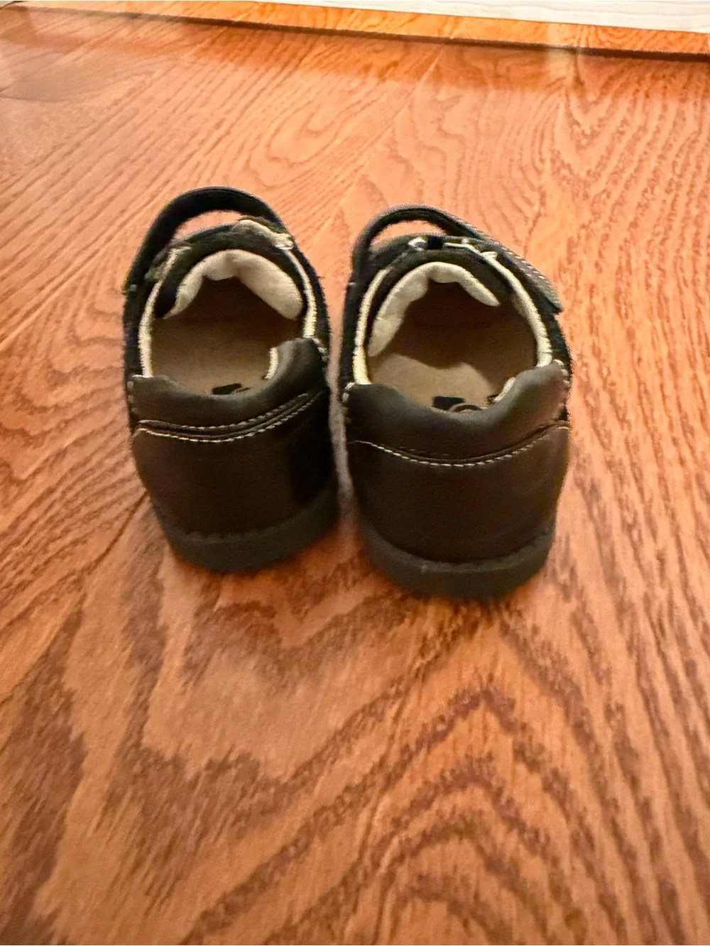 See Kai Run- Black Kids Velcro Leather Sneakers- Size 4